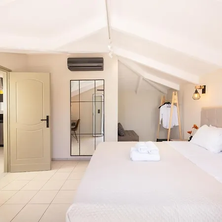 Manthos Beachfront * Laganas